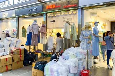 沙河服裝批發(fā)市場(chǎng)!發(fā)貨、價(jià)格的源頭
